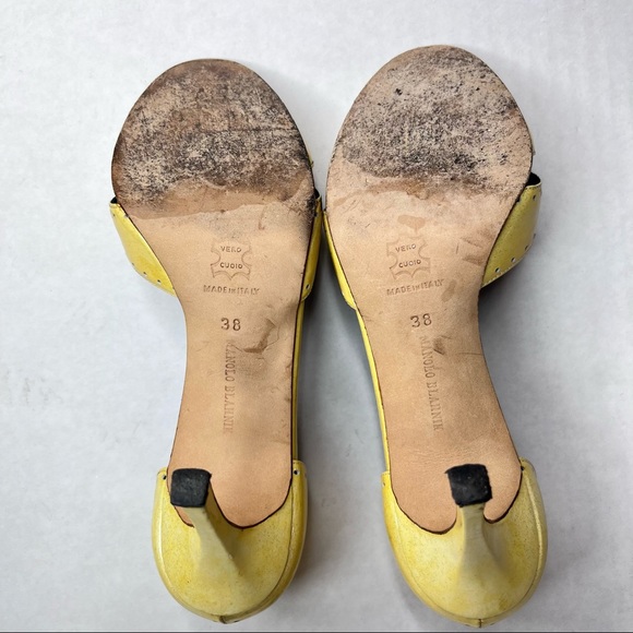 MANOLO BLAHNIK Yellow Patent Leather Peep-Toe High Heels Pumps 38. - Picture 7 of 7